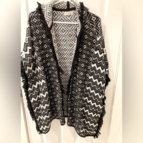 𝅺IF IT WERE ME 100% Cotton BLACK AND WHITE BOHO PONCHO - Size Small - Picture 7 of 12